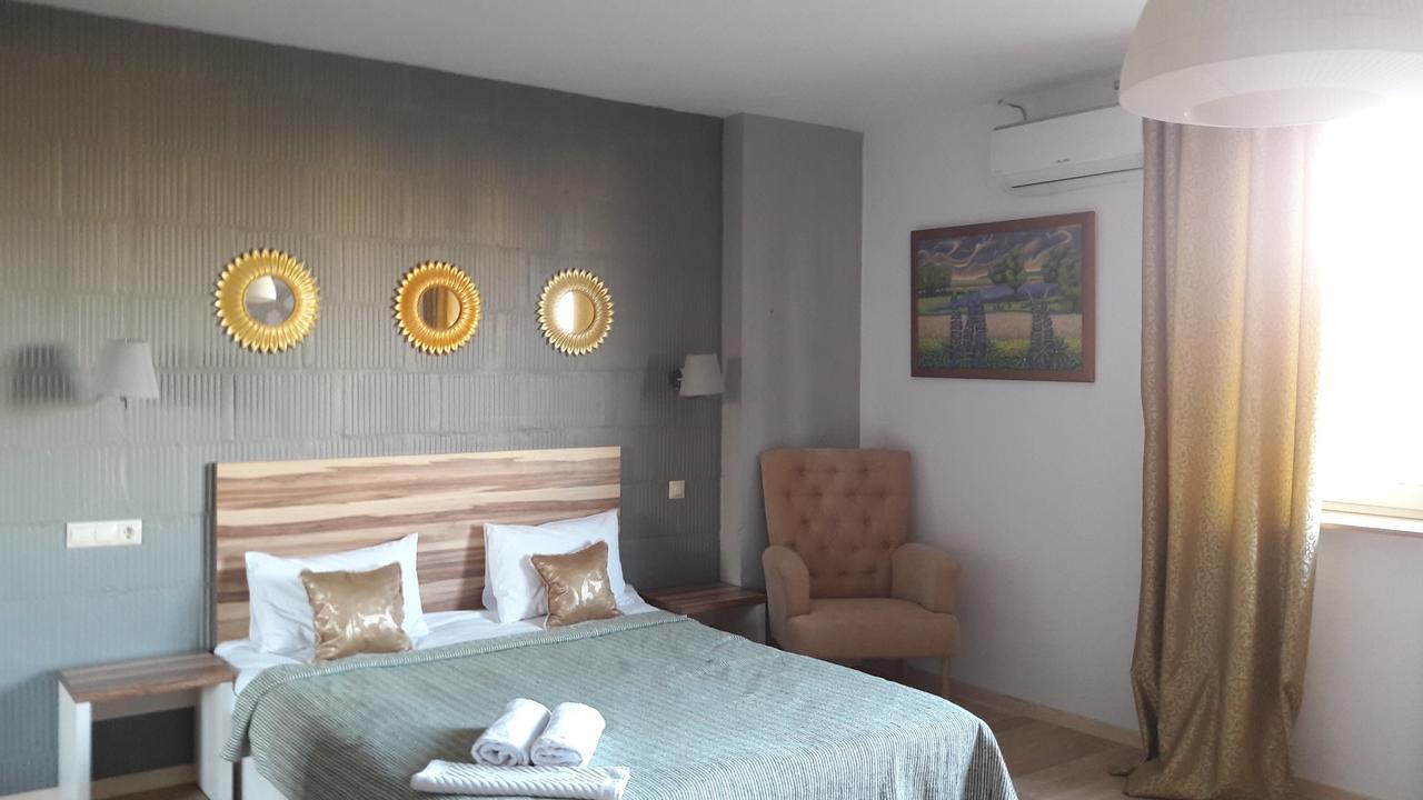 Mini Hotel On Demiivska Kiev Buitenkant foto